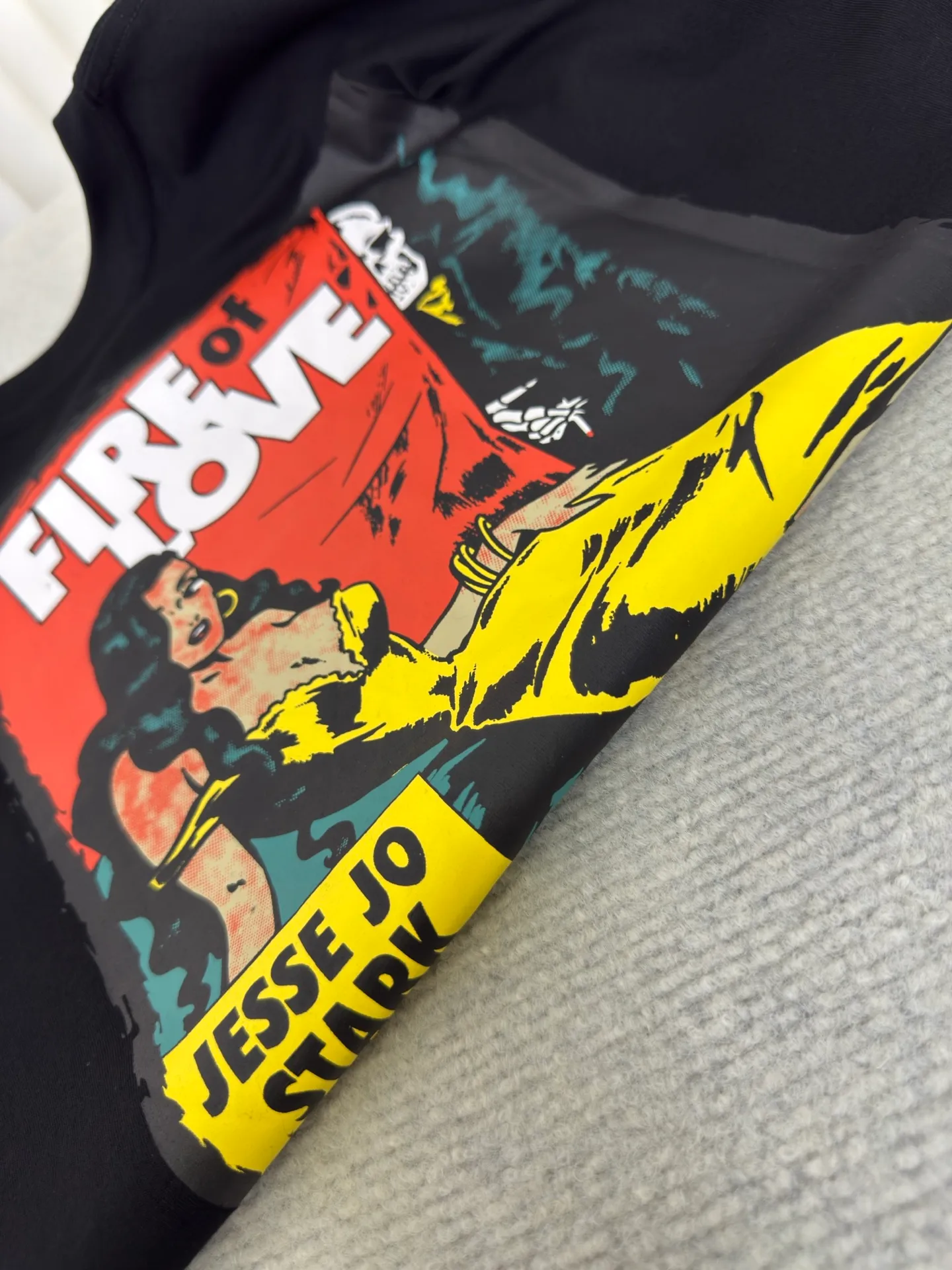 P250 Chrome Hearts comic printed short sleeves. The fabric is made of 26-woven 200g cotton. Printing is very important. The ink used in the original version is beyond the standard printing. General printing factories have no ability to restore it. After running many factories, the time pays off in the end. Size S M L